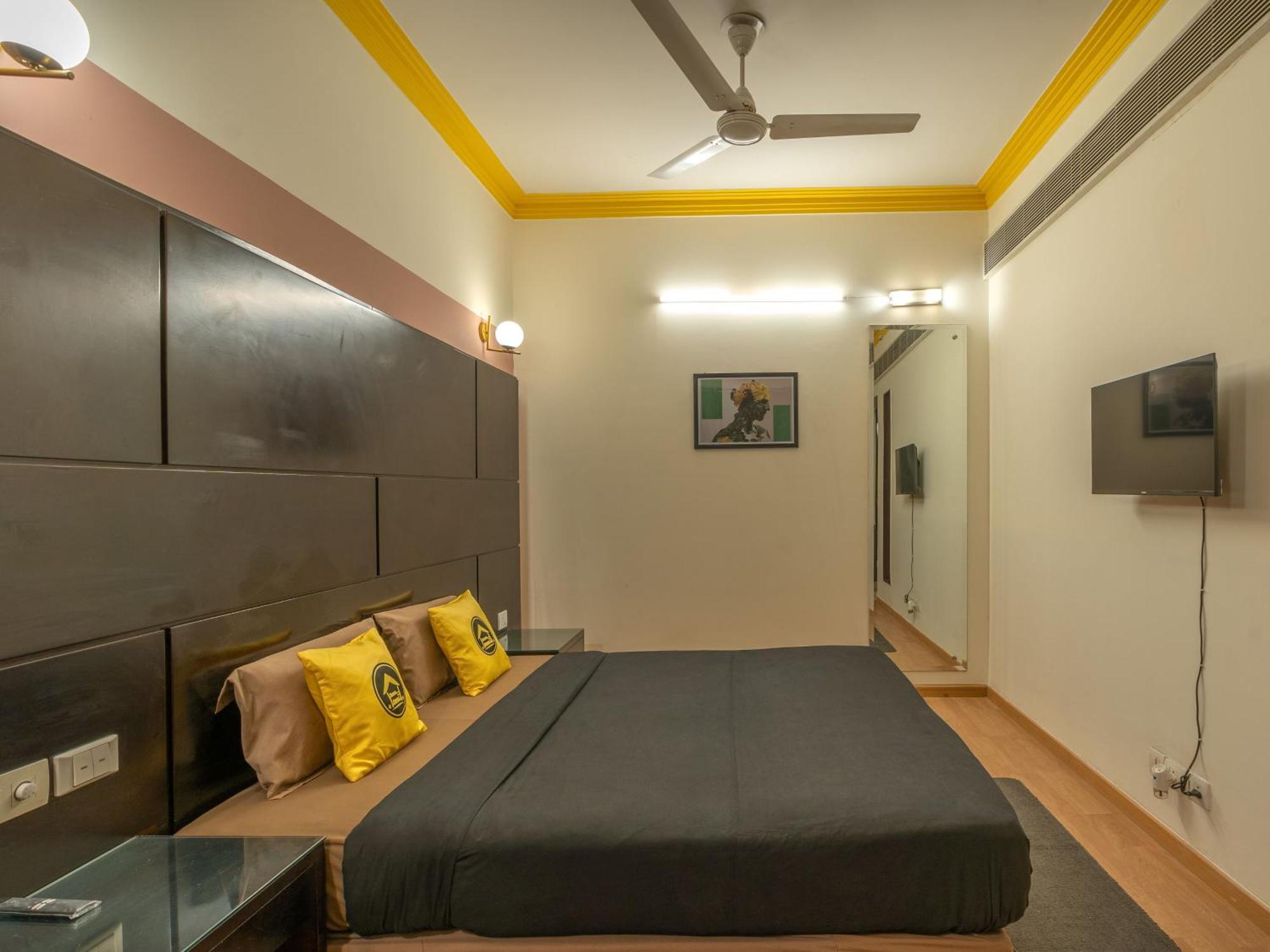 The Delhi छात्रावास *